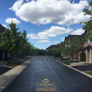 sealing asphalt driveway